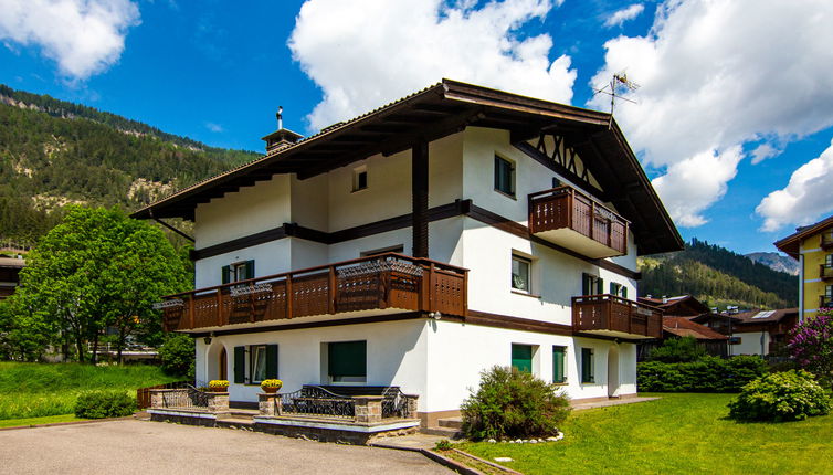 Foto 1 - Apartamento de 2 habitaciones en San Giovanni di Fassa-Sèn Jan con vistas a la montaña