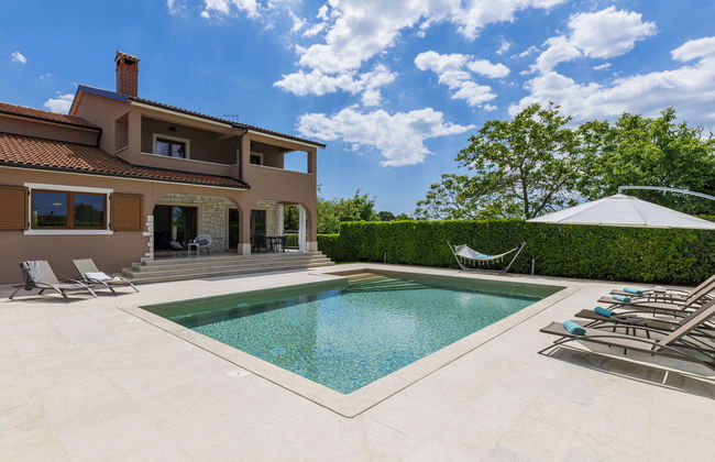 Casa de 4 quartos em Sveti Petar u Šumi com piscina privada e jardim - Foto 1