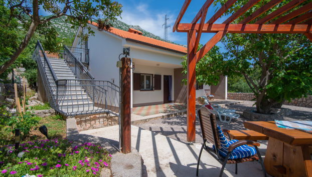 Apartamento de 2 quartos em Karlobag com piscina e jardim - Foto 2