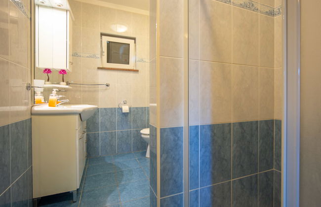 Appartamento con 2 camere da letto a Karlobag con piscina e giardino - Foto 19