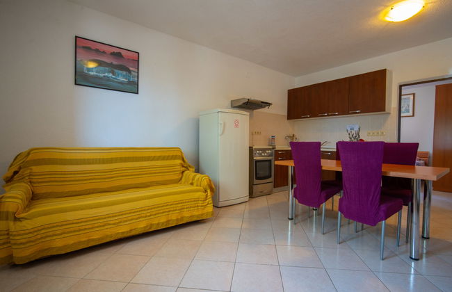 Appartamento con 2 camere da letto a Karlobag con piscina e giardino - Foto 8