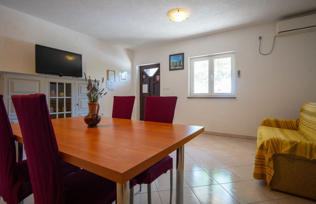 Appartamento con 2 camere da letto a Karlobag con piscina e giardino - Foto 9