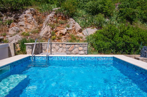 Photo 12 - Appartement de 1 chambre à Karlobag avec piscine et jardin