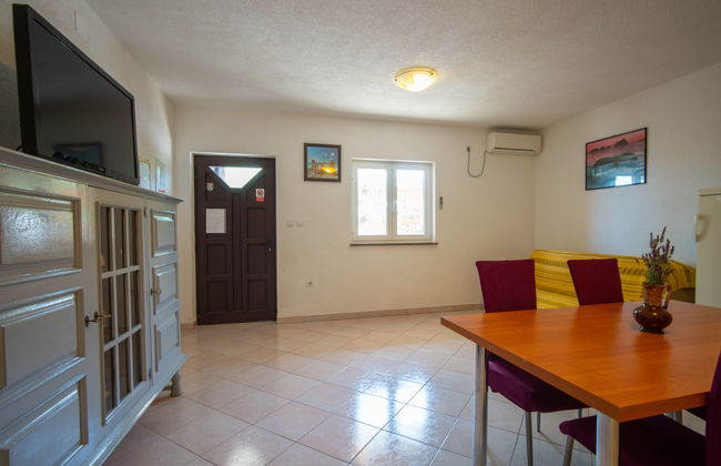 Appartamento con 2 camere da letto a Karlobag con piscina e giardino - Foto 17