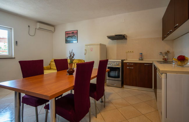 Appartamento con 2 camere da letto a Karlobag con piscina e giardino - Foto 14
