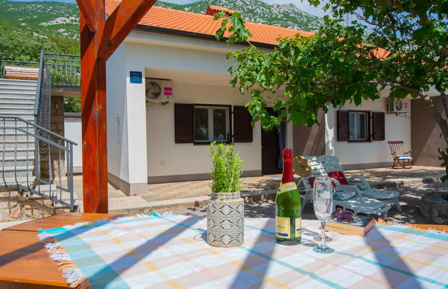 Appartamento con 2 camere da letto a Karlobag con piscina e giardino - Foto 23