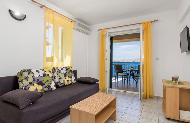 Apartamento de 2 quartos em Senj com piscina e jardim - Foto 4