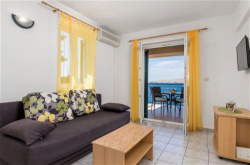 Foto 4 - Apartamento de 1 quarto em Senj com piscina e vistas do mar