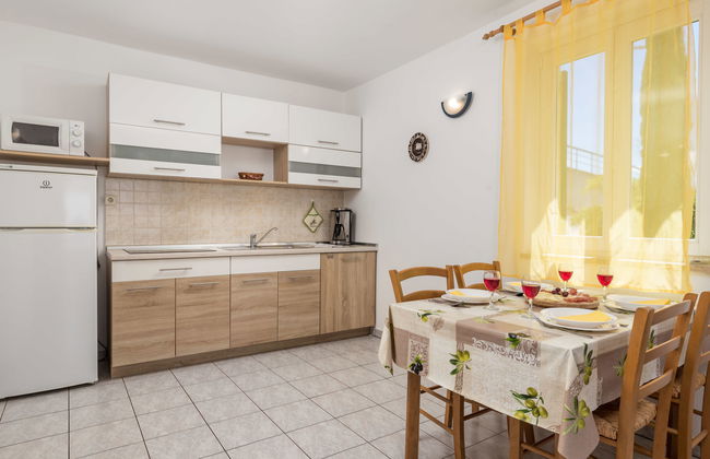 Apartamento de 2 quartos em Senj com piscina e jardim - Foto 14