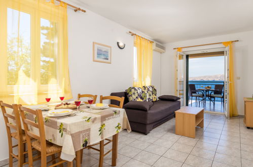 Foto 13 - Apartamento de 1 quarto em Senj com piscina e vistas do mar