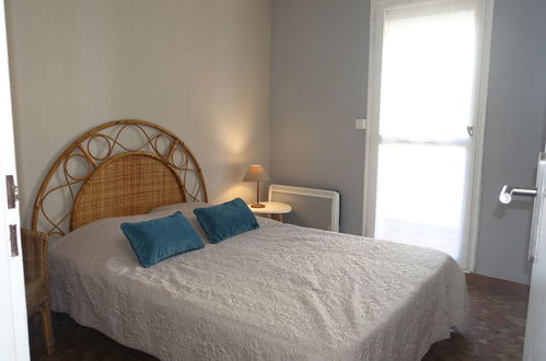 Foto 4 - Appartamento con 2 camere da letto a Gruissan con vista mare