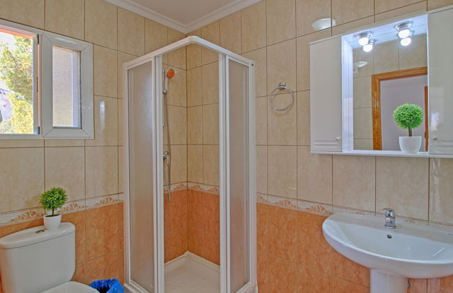 Casa de 6 quartos em Calp com piscina privada e jardim - Foto 13