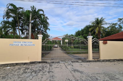 Photo 17 - Welcome to our Oasis The Beautiful Bungalow Yellow