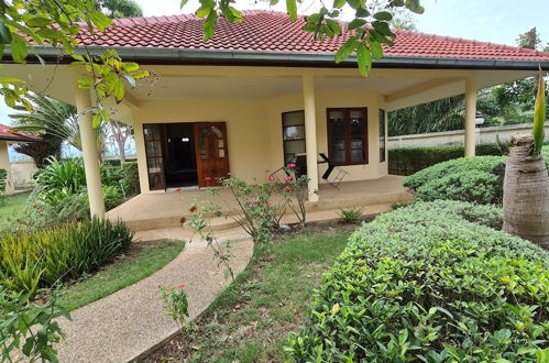 Photo 6 - Welcome to our Oasis The Beautiful Bungalow Yellow