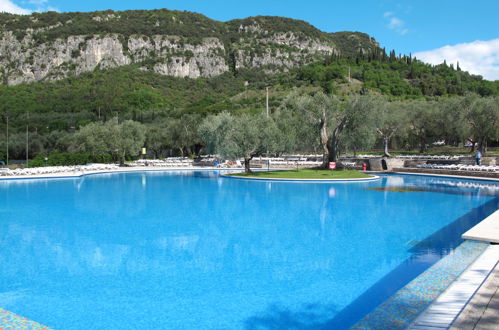 Foto 20 - Casa de 3 quartos em Garda com piscina e vista para a montanha