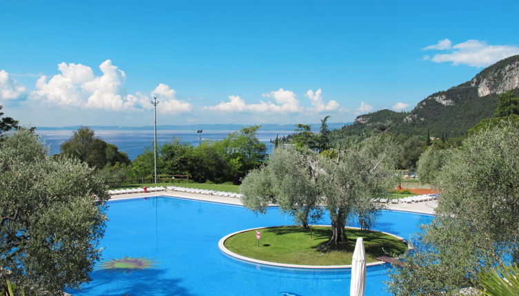 Photo 1 - Maison de 2 chambres à Garda avec piscine et vues sur la montagne