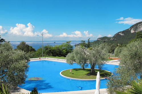 Foto 1 - Apartamento de 1 habitación en Garda con piscina y vistas a la montaña