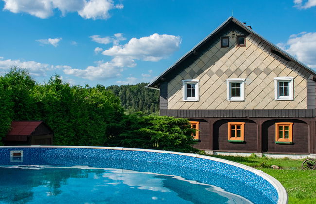 Casa de 4 quartos em Kámen com piscina privada e jardim - Foto 1