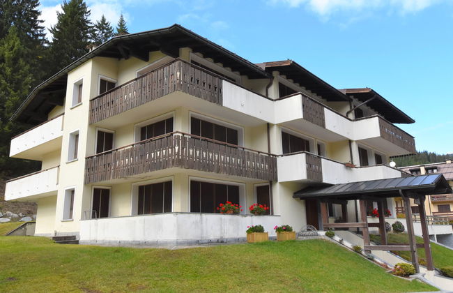 Apartamento de 2 quartos em Pinzolo com jardim e terraço - Foto 1