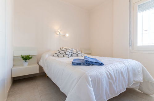 Foto 3 - Appartamento con 2 camere da letto a Castelló d'Empúries con terrazza e vista mare