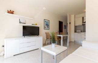 Photo 2 - 2 bedroom Apartment in Castelló d'Empúries with terrace and sea view