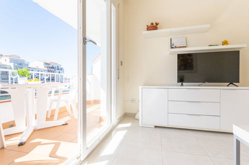 Foto 6 - Apartamento de 2 habitaciones en Castelló d'Empúries con terraza y vistas al mar