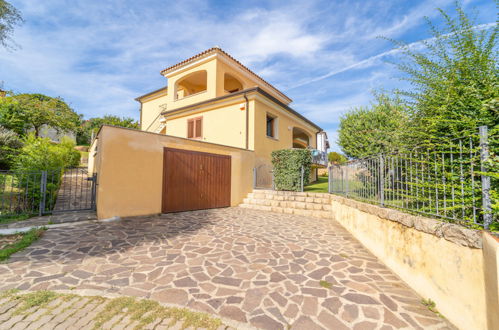 Photo 2 - Appartement de 2 chambres à San Teodoro avec jardin et vues à la mer