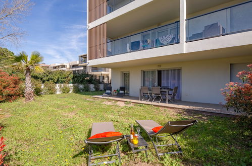 Foto 15 - Apartment mit 2 Schlafzimmern in Fréjus mit schwimmbad und blick aufs meer