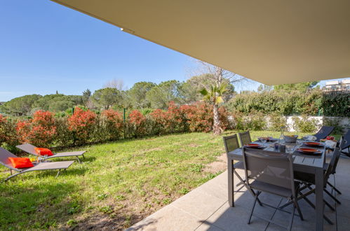 Foto 13 - Appartamento con 2 camere da letto a Fréjus con piscina e terrazza