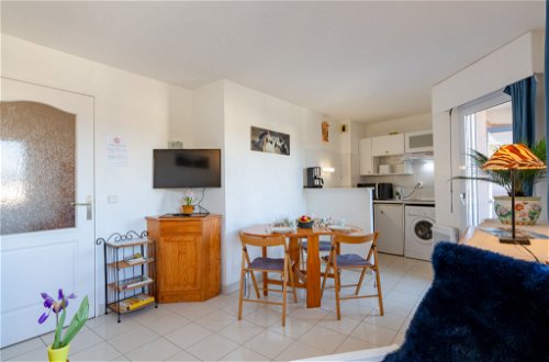 Photo 10 - 1 bedroom Apartment in Fréjus with terrace and sea view