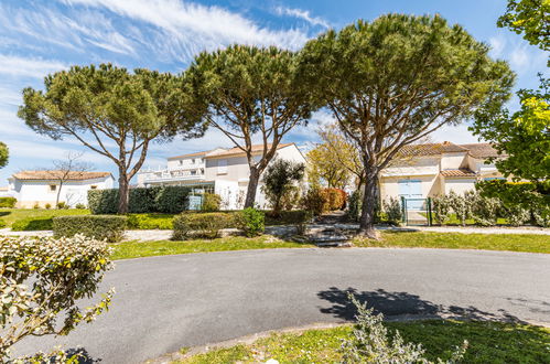 Foto 19 - Appartamento con 1 camera da letto a Vaux-sur-Mer con piscina e vista mare