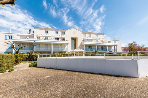 Foto 20 - Appartamento con 1 camera da letto a Vaux-sur-Mer con piscina e vista mare