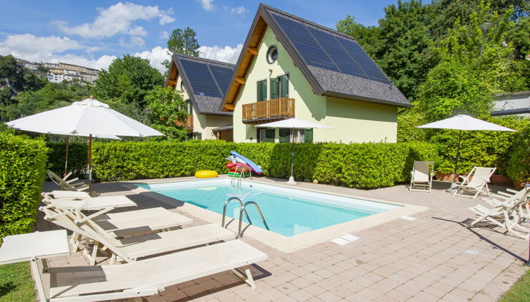 Foto 1 - Casa de 2 habitaciones en Coreglia Antelminelli con piscina y jardín