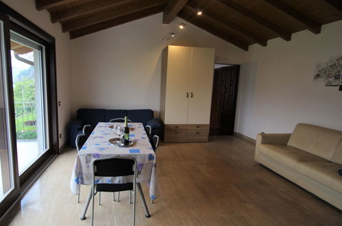 Foto 9 - Apartamento de 2 quartos em Castelveccana com jardim e vista para a montanha