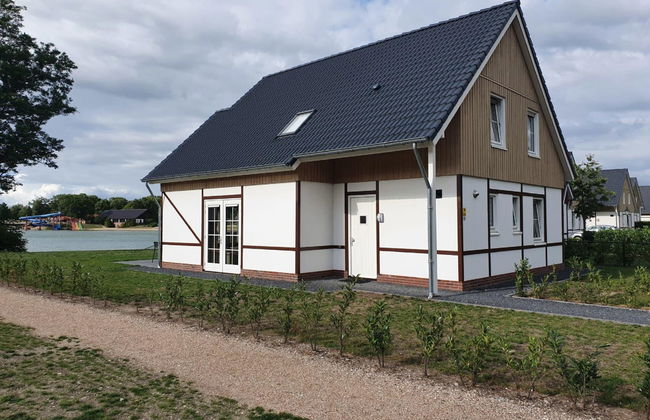 Casa de 6 quartos em Susteren com piscina e terraço - Foto 1