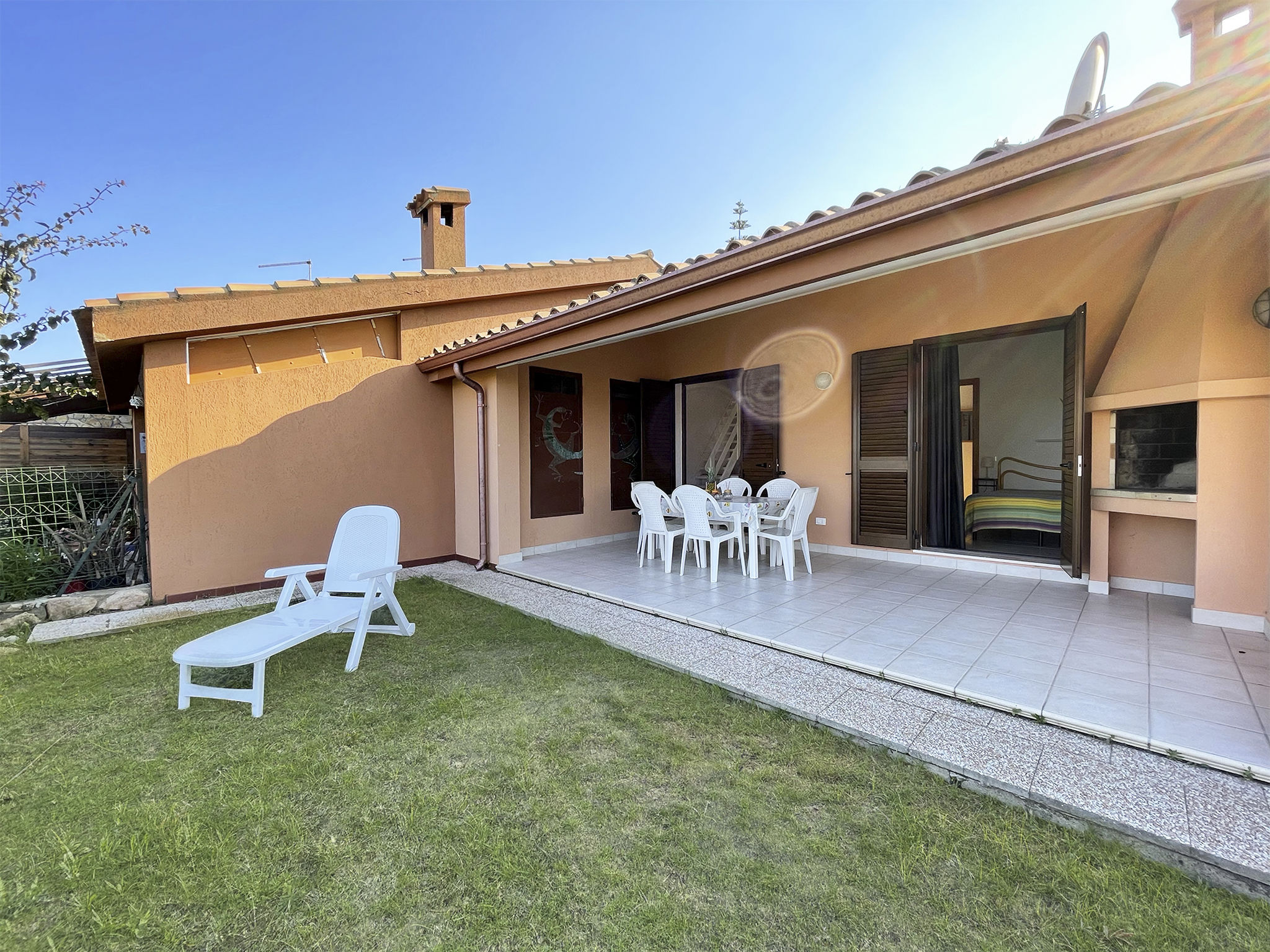 Photo 2 - Maison de 2 chambres à Muravera avec jardin et vues à la mer