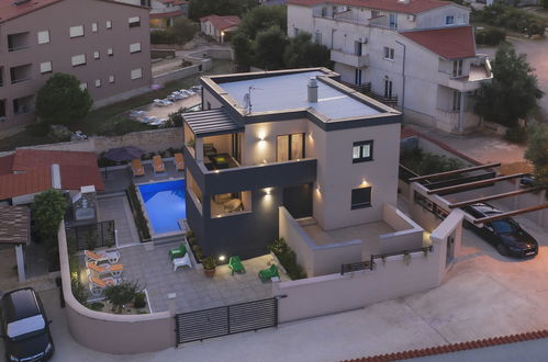 Foto 1 - Casa con 4 camere da letto a Ližnjan con piscina privata e giardino