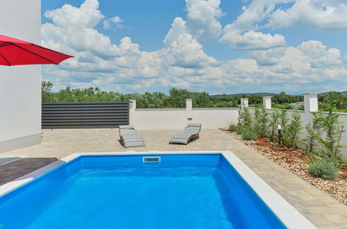 Photo 35 - 4 bedroom House in Sibenik with private pool and garden