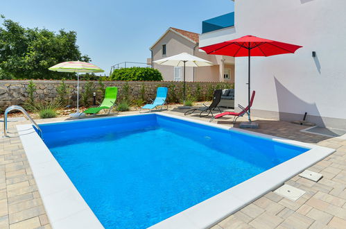 Photo 2 - Maison de 4 chambres à Sibenik avec piscine privée et jardin