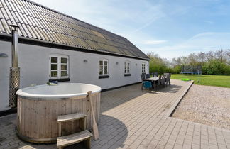 Photo 2 - Maison de 5 chambres à Thyholm avec terrasse et bain à remous