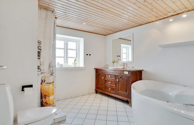 Casa de 5 quartos em Thyholm com terraço e banheira de hidromassagem - Foto 17