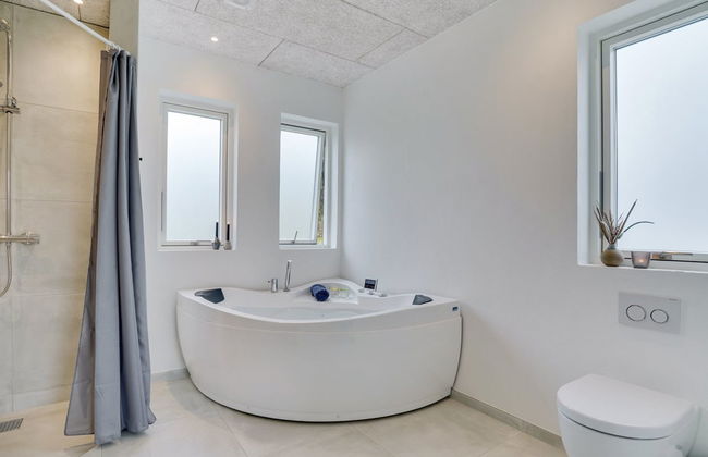 Casa de 4 quartos em Toftum Bjerge com terraço e banheira de hidromassagem - Foto 18