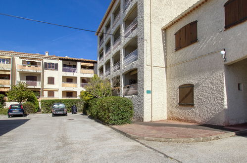 Photo 22 - 2 bedroom Apartment in Saint-Cyr-sur-Mer with terrace and sea view