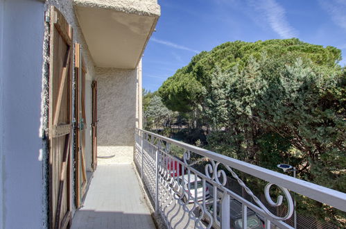 Photo 20 - 2 bedroom Apartment in Saint-Cyr-sur-Mer with garden and terrace