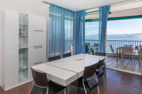 Photo 2 - 6 bedroom Apartment in Salou with terrace and sea view