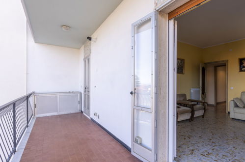 Foto 20 - Apartamento de 2 habitaciones en Riva Ligure con vistas al mar
