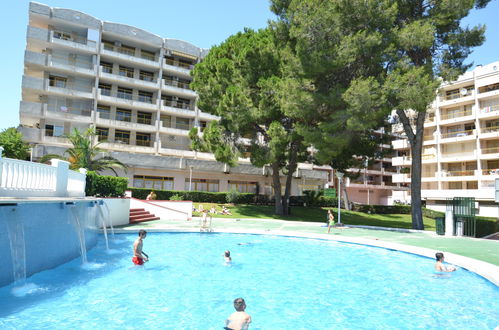 Foto 17 - Apartamento de 2 habitaciones en Salou con piscina y jardín