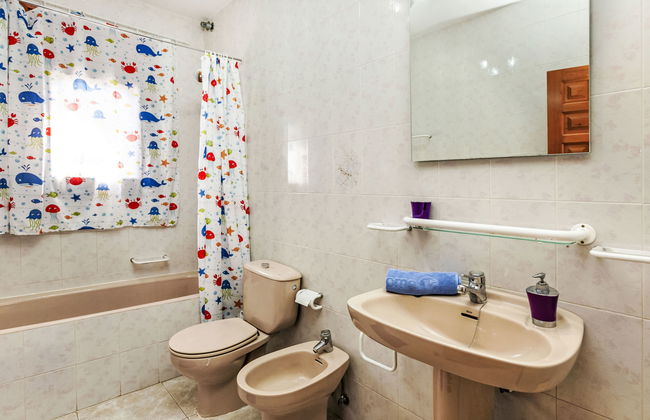 5 bedroom House in l'Ametlla de Mar with private pool and garden - Photo 12