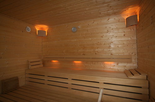 Foto 55 - Appartamento con 3 camere da letto a Uderns con terrazza e sauna