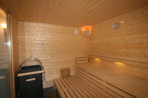 Foto 59 - Appartamento con 3 camere da letto a Uderns con terrazza e sauna